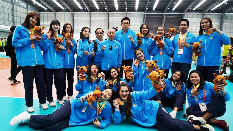เจ๋ง! ทีมวอลเลย์บอลหญิง SPU คว้าเหรียญทองแดง ส่งท้ายกีฬาปัญญาชน'48 ดอกจานบ้านเชียงเกมส์"
