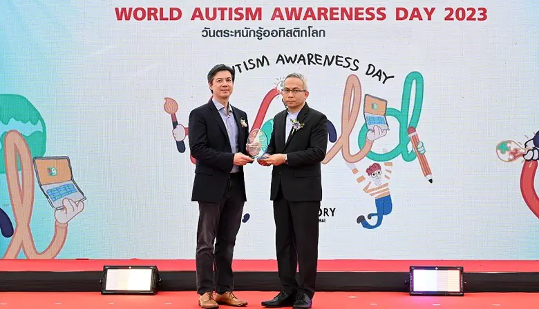 เมย์แบงก์ (ประเทศไทย) รับมอบโล่เกียรติคุณในฐานะองค์การที่สนับสนุนการพัฒนาชีวิตบุคคลออทิสติกจากกระทรวงพัฒนาสังคมและความมั่นคงของมนุษย์ (พม.)