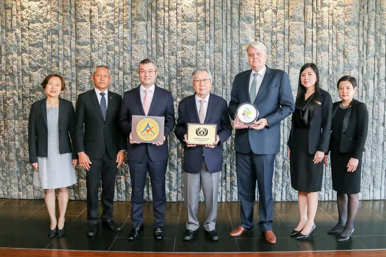 ปรบมือ โรงแรมเซ็นทาราแกรนด์ฯ เซ็นทรัลเวิลด์ คว้า 3 รางวัล