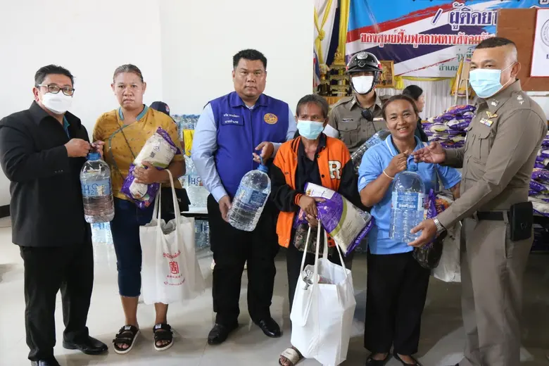 มูลนิธิป่อเต็กตึ๊ง บรรเทาทุกข์ผู้ประสบภัยแล้งในถิ่นทุรกันดาร ลงพื้นที่แจกจ่ายน้ำพร้อมเครื่องอุปโภคบริโภค 13 จังหวัดภาคอีสาน