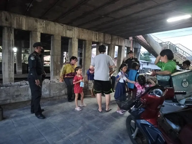 เขตลาดพร้าวกำชับเจ้าหน้าที่เทศกิจสอดส่องดูแลพื้นที่ว่างใต้สะพานวังหินป้องกันการมั่วสุม