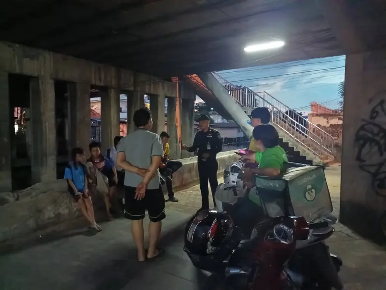 เขตลาดพร้าวกำชับเจ้าหน้าที่เทศกิจสอดส่องดูแลพื้นที่ว่างใต้สะพานวังหินป้องกันการมั่วสุม