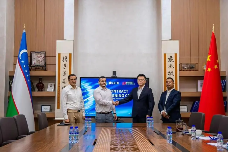 อันไท่โซลาร์ ร่วมกับเอนเทอร์ เอ็นจิเนียริ่ง ลงนามโครงการโซลาร์เซลล์ตามแสงอาทิตย์ขนาด 470 MWp ในอุซเบกิสถาน
