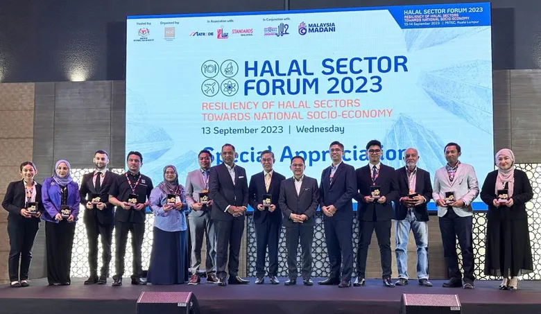 ibank takes the stage at the Halal Sector Forum 2023 to promote Halal investment with ESG criteria in Kuala Lumpur.