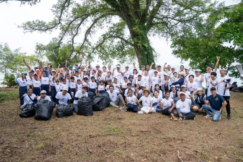 รอยัล ภูเก็ต มารีน่า รวมพลังจับมือพันธมิตรเก็บขยะฟื้นฟูชายหาดเกาะนาคาใหญ่ ต่อยอดพันธกิจด้านสิ่งแวดล้อม นำร่องธุรกิจมารีน่าสีเขียวเพื่อสิ่งแวดล้อมแห่งแรกในไทย