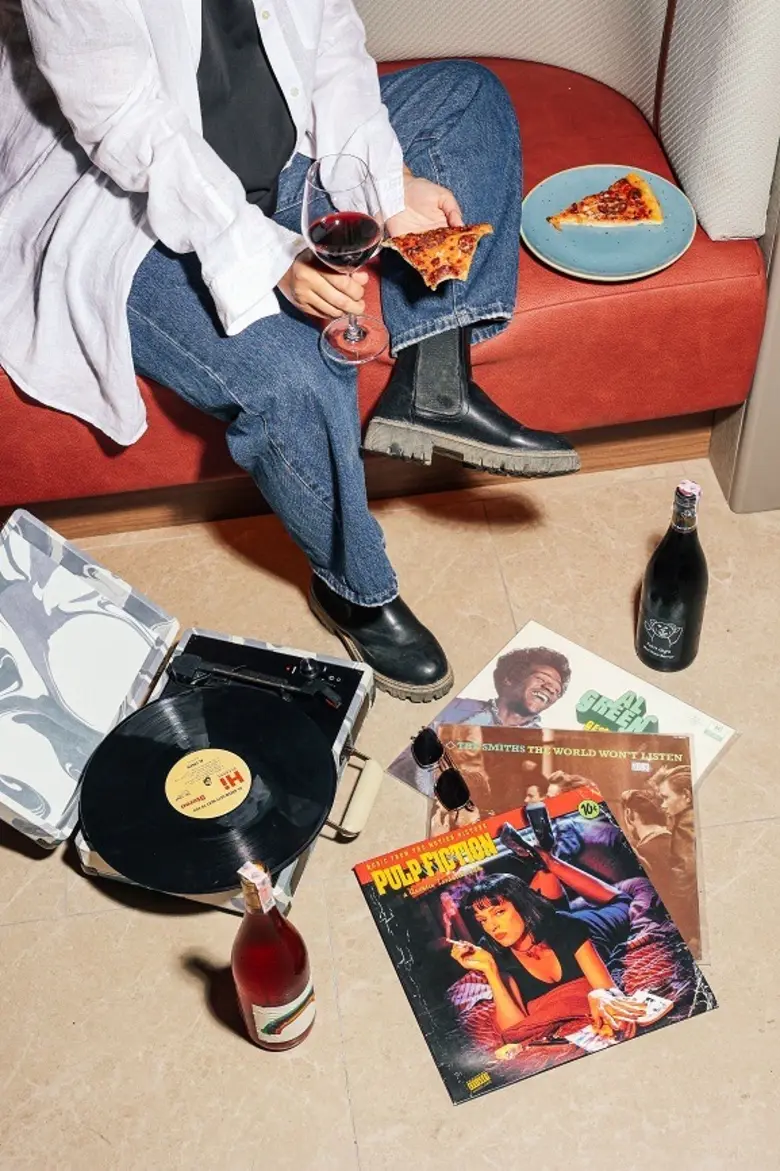 พบกับโปรโมชั่น "ไวน์ดาวน์ แอนด์ ดิสคัฟเวอร์" ที่ ทเวนตี้ แอน วัน กับไวน์ออร์แกนิค 3 ชนิด พร้อมเมนูทาปาส ในราคาเพียง 799++ บาท