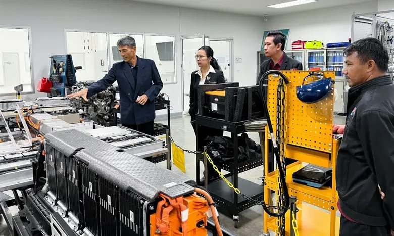 Volvo Car Thailand donates EV Spare parts to Sattahip Technical College
