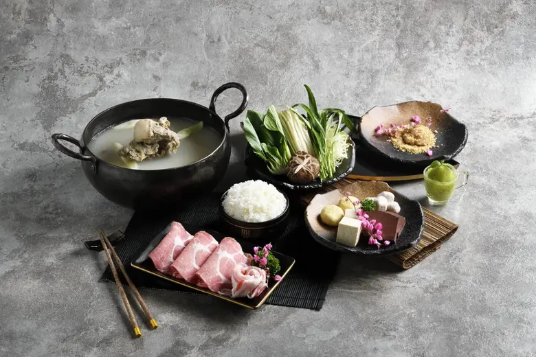 เตรียมจดลิสต์ 4 ร้าน น้ำซุปเด็ด เครื่องแน่น สุดพรีเมียม ถูกใจสาวกอาหารจีน ไต้หวัน ญี่ปุ่น รวบตึงที่เดียว The Crystal Ekamai-Ramindra