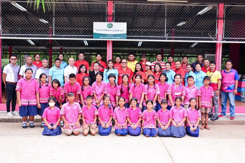 ฉลอง หาดทิพย์ "ครบรอบ 54 ปี" มอบการปรับปรุงโรงอาหารให้ ได้มาตรฐานด้านความสะอาดและถูกสุขอนามัย ให้น้องๆ โรงเรียนวัดแหลมไผ่ อ.พุนพิน จ.สุราษฎร์ธานี