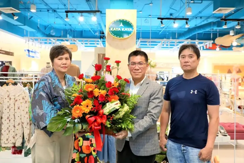พาราไดซ์ พาร์ค ร่วมยินดีร้านเสื้อผ้าดีไซน์เก๋ KAYA KAYA ย้ายโซนใหม่ ชั้น 1