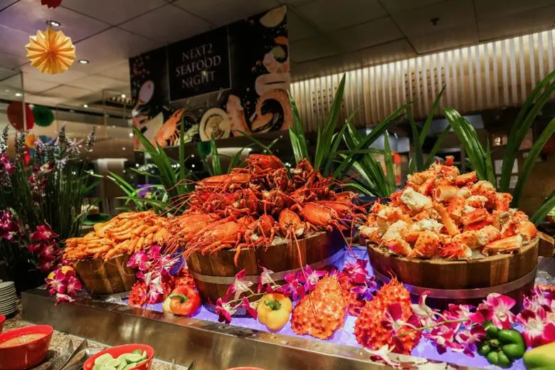 Shangri-La Bangkok Celebrates 'Enchanted Wonders of 2023 Loy Krathong Night by the River of Kings'