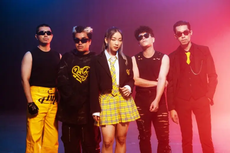THE WHITEST CROW X ฝ้าย 4EVE ส่งความสนุกสุดพิเศษให้แฟนเพลง กับ 'I ROCK U' LIVE PERFORMANCE