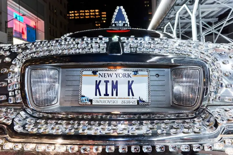 SWAROVSKI LIGHTS UP 5TH AVENUE CELEBRATING ITS NEW FLAGSHIP STORE OPENING AND EXCLUSIVE COLLABORATION WITH SKIMS