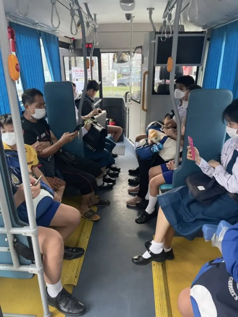 โรงเรียน กทม.เข้มงวดมาตรการ "นับ ตรวจตรา อย่าประมาท" เพิ่มความปลอดภัยรถรับ-ส่งนักเรียน