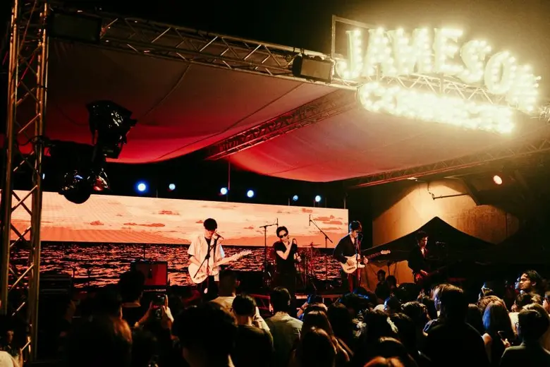 ประมวลภาพสุดแจ่ม ค่ายเพลง What The Duck จัดคอนเสิร์ตส่งท้ายปี ใน "Jameson Connects Presents JAMFEST" ผนึกรวมงานอาร์ตและไลฟ์สไตล์ไว้ด้วยกัน