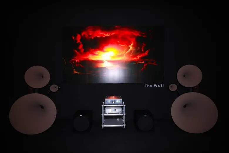 Innovative A/V Art: Elevating the Senses with 0010X0010's Exhibition "Algorithmic Organisms"