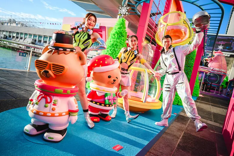Harbour City Shopping Mall in Hong Kong hosted a lighting ceremony to launch its "Merry Spacemas" Outdoor Christmas Decoration