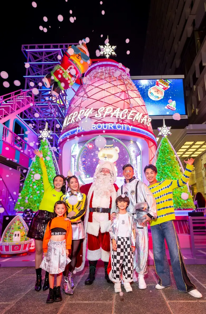 Harbour City Shopping Mall in Hong Kong hosted a lighting ceremony to launch its "Merry Spacemas" Outdoor Christmas Decoration