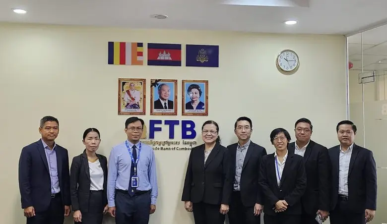 EXIM BANK เข้าพบเอกอัครราชทูต ณ กรุงพนมเปญ และธนาคารในกรุงพนมเปญ ราชอาณาจักรกัมพูชา
