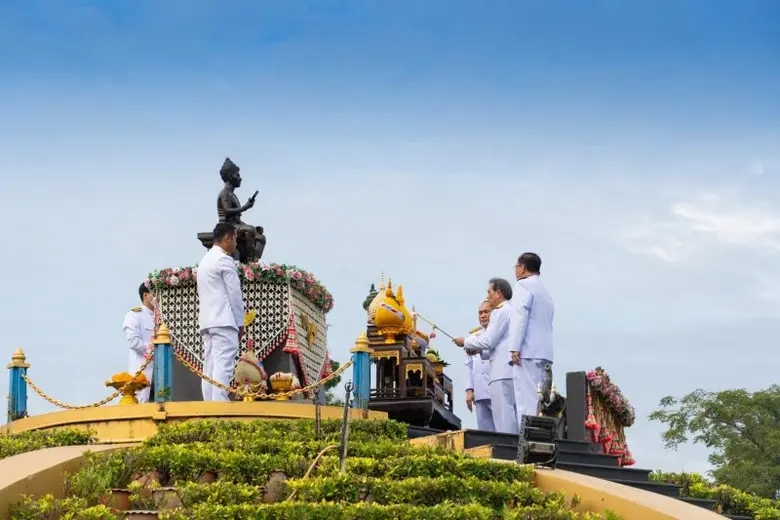 ม.รามคำแหง บวงสรวงองค์พ่อขุนฯ ในโอกาสครบรอบ 52 ปี