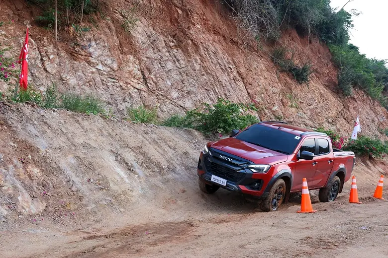Bridgestone Joins "ISUZU V-CROSS 4x4…UNLOCK THE MASTER SPIRIT" and Provides Support for "BRIDGESTONE DUELER ALL-TERRAIN A/T002"