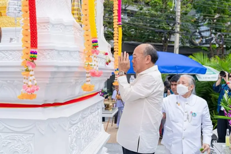 "คีรี กาญจนพาสน์" นำคณะผู้บริหาร "กลุ่มบริษัทบีทีเอส" ร่วมทำบุญครบรอบ 24 ปี เปิดให้บริการรถไฟฟ้าบีทีเอส พร้อมสักการะสิ่งศักดิ์สิทธิ์