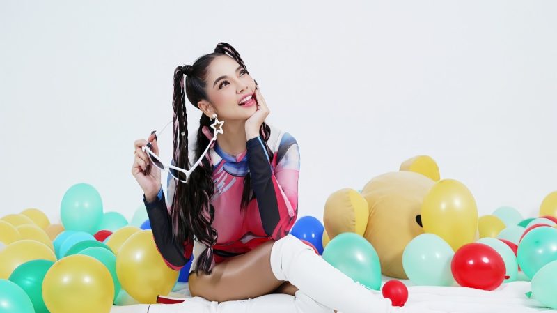 "ไอซ์ อาร์สยาม" คัมแบ็ค กับลุกส์และชื่อใหม่ "ไอซี่ ตรีชฎา" พร้อมปล่อยซิงเกิ้ลแบบสับ ๆ รัว ๆ จุก ๆ