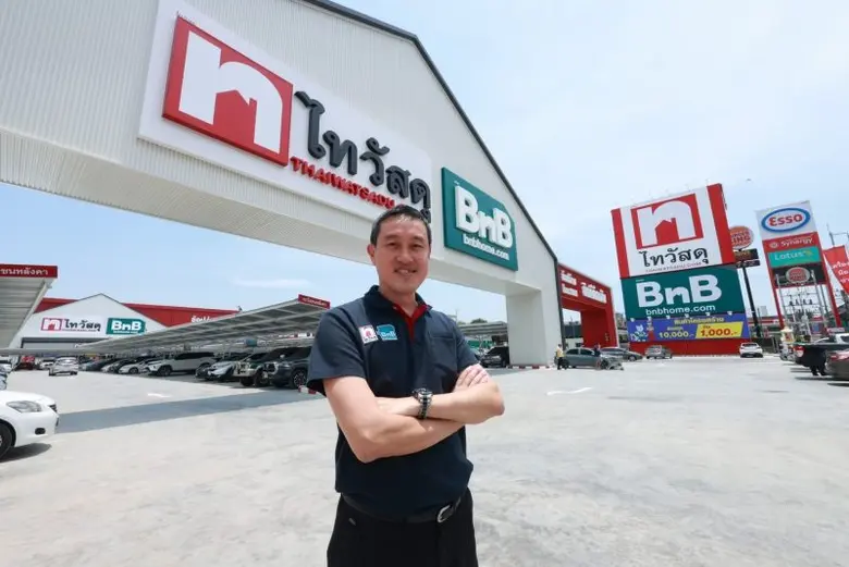 บิ๊กซีอีโอไทวัสดุ เล่นใหญ่! ส่งข้อความขึ้นบิลบอร์ด เติมเต็มทุกโมเมนต์ "คิดถึงบ้าน คิดถึงไทวัสดุ"