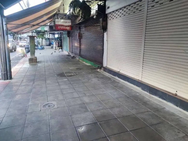 กทม.เข้มจัดระเบียบผู้ค้าบนทางเท้า ถ.ตะนาว-ถ.ดินสอ พร้อมประสาน สน.กวดขันบุคคลภายนอกเรียกเก็บค่าจอดรถ