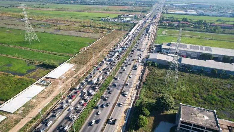 "เออาร์วี" ร่วมกับกรมทางหลวงส่ง "ฮอรัส" โดรนคุมการจราจรช่วงเทศกาลปีใหม่ ใช้เทคโนโลยี 5G ปลดล็อกการจัดระเบียบ - กางแผนใช้โดรนเติมเต็ม โครงสร้างพื้นฐานการเดินทางแห่งอนาคต