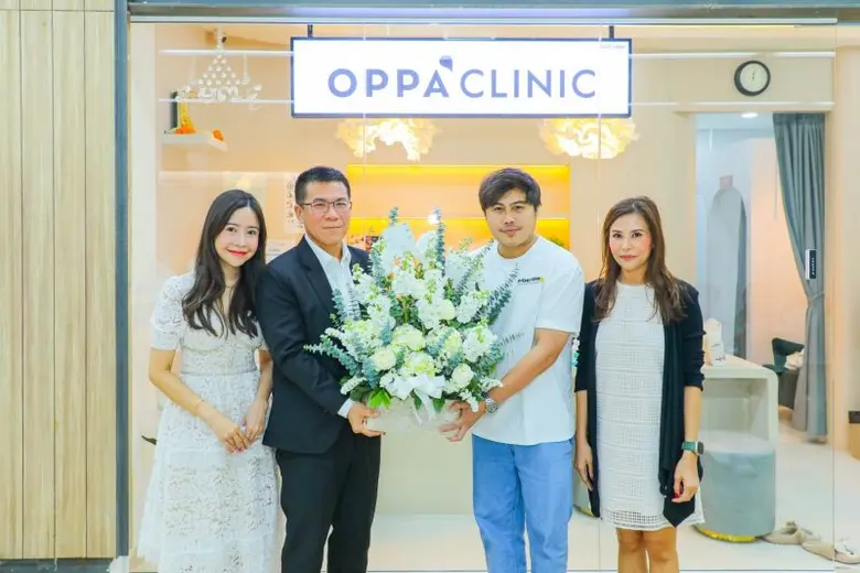 ผู้บริหารเอ็ม บี เค เซ็นเตอร์ ร่วมแสดงความยินดี Grand Opening ฉลองเปิดร้านใหม่ OPPA CLINIC