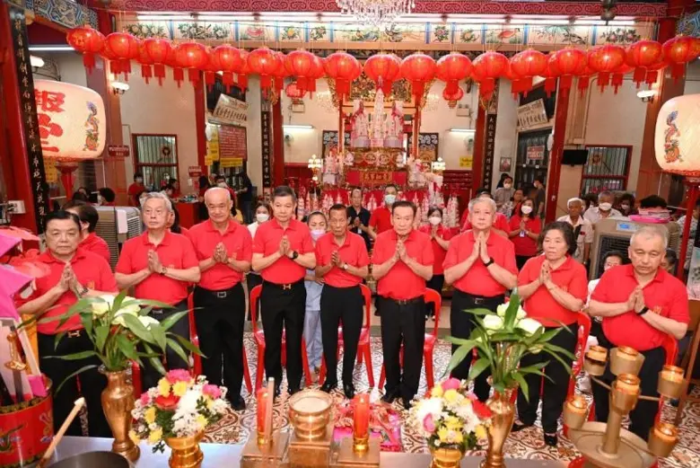 มูลนิธิป่อเต็กตึ๊ง จัดพิธีจุดเทียนเปิดงานเทศกาลง่วนเซียว ประจำปี 2567 ณ ศาลเจ้าไต้ฮงกง พลับพลาไชย กรุงเทพฯ