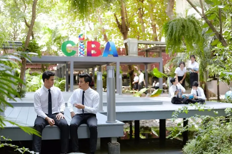 CIBA DPU ร่วมมือภาคเอกชนผลิตหลักสูตร "นวัตกรรมธุรกิจดิจิทัล" ช่วยลดปัญหาแรงงานลาออกเพื่อศึกษาต่อ เผยหลักสูตรยืดหยุ่น เรียนจบเร็ว พร้อมมีทุนการศึกษาจากภาคเอกชน