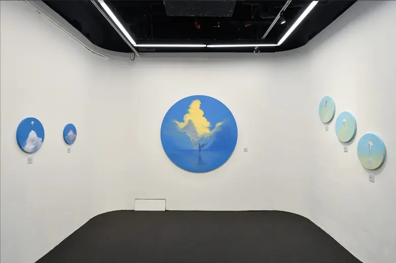 ขอต้อนรับสู่โลกของเหล่า 'คนหัวเมฆ' ใน 'Somewhere Only We Know' นิทรรศการเดี่ยวครั้งแรกของ Art of Hongtae ณ ริเวอร์ ซิตี้ แบงค็อก