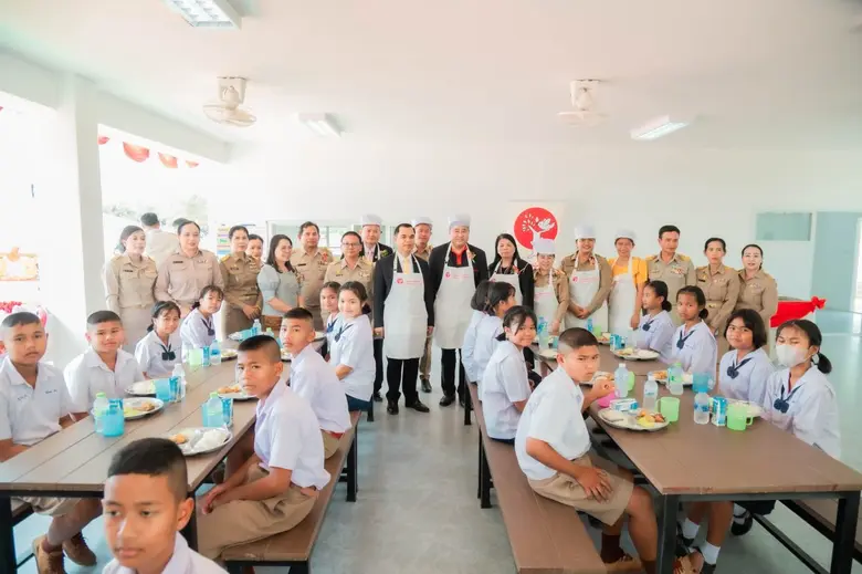 มูลนิธิอายิโนะโมะโต๊ะ ส่งมอบอาคารโรงอาหารอายิโนะโมะโต๊ะ ให้แก่ โรงเรียนในโครงการ "อายิโนะโมะโต๊ะ โภชนาการเพื่อเด็กไทย ก้าวไกลสร้างชาติ"
