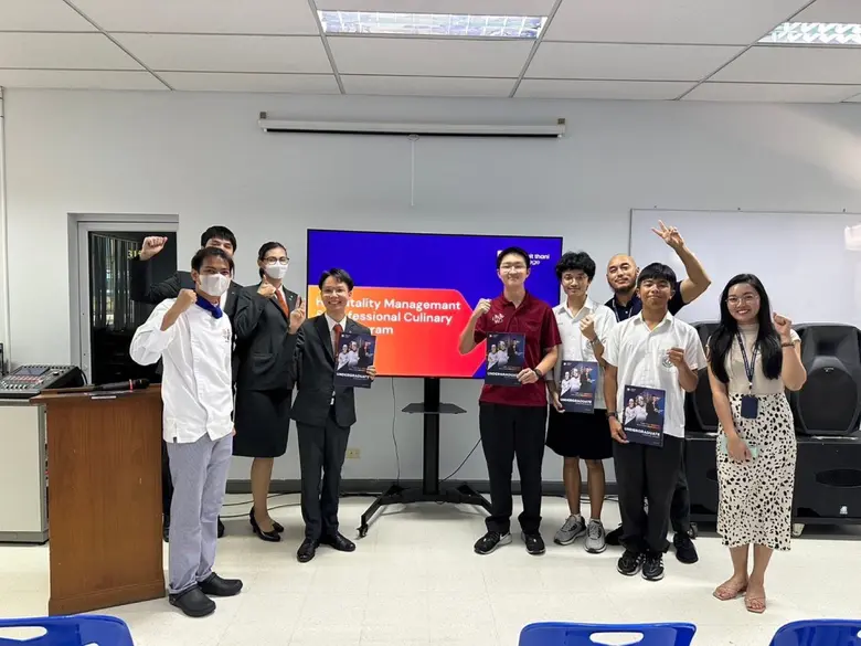 นักศึกษาหลักสูตรนานาชาติ วิทยาลัยดุสิตธานี แบ่งปันความรู้สู่โรงเรียนนานาชาติเอกมัย