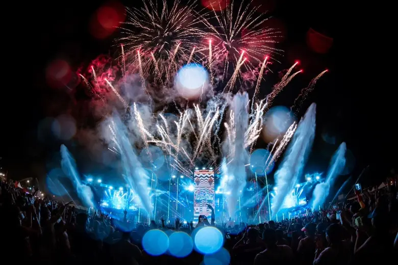 จุดพลุฉลองความสำเร็จ! FLOW DAY PATTAYA WATER FESTIVAL 2024 เทศกาลวันไหลแห่งชาติ สงกรานต์ที่สุดของปี