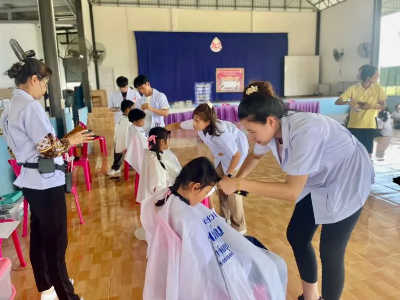 ดั๊บเบิ้ล เอ จัดกิจกรรม ตัดผมฟรี รับเปิดเทอม