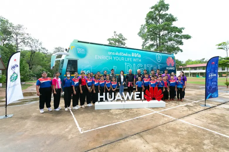 Huawei "Digital Bus" Project Brings Digital Knowledge to Cognis Thai Border Patrol Police School in Sakon Nakhon