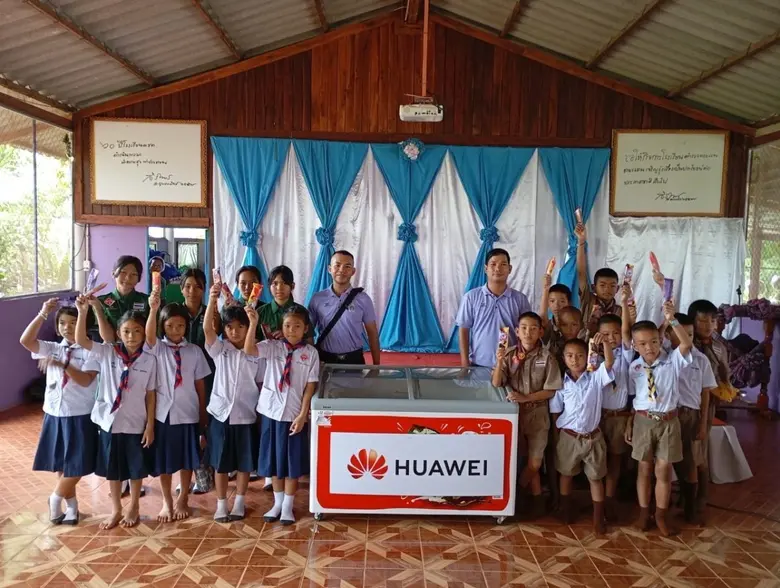 Huawei "Digital Bus" Project Brings Digital Knowledge to Cognis Thai Border Patrol Police School in Sakon Nakhon