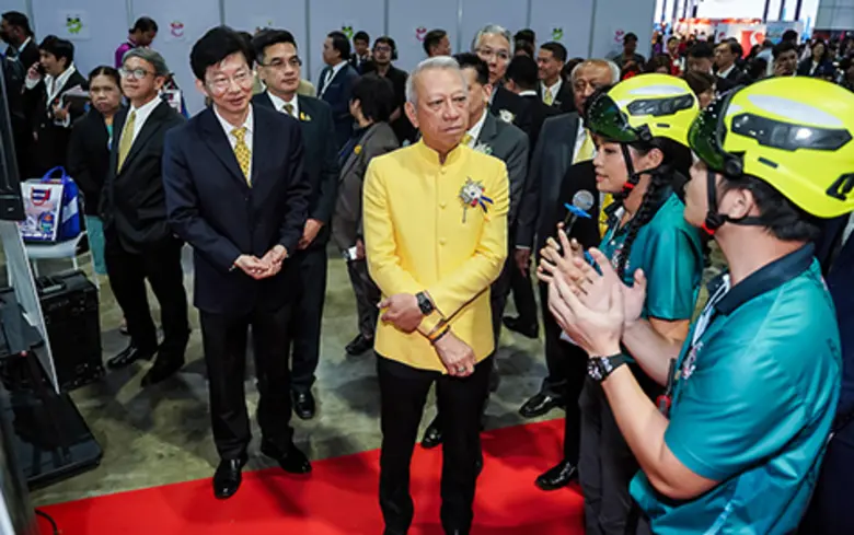 "พิพัฒน์" เปิดงาน "สังคมไทยปลอดภัย ขับเคลื่อนเศรษฐกิจไทย สู่ความยั่งยืน" ย้ำเป้าหมายลดอุบัติเหตุจากการทำงานไม่เกิน 4% ต่อปี