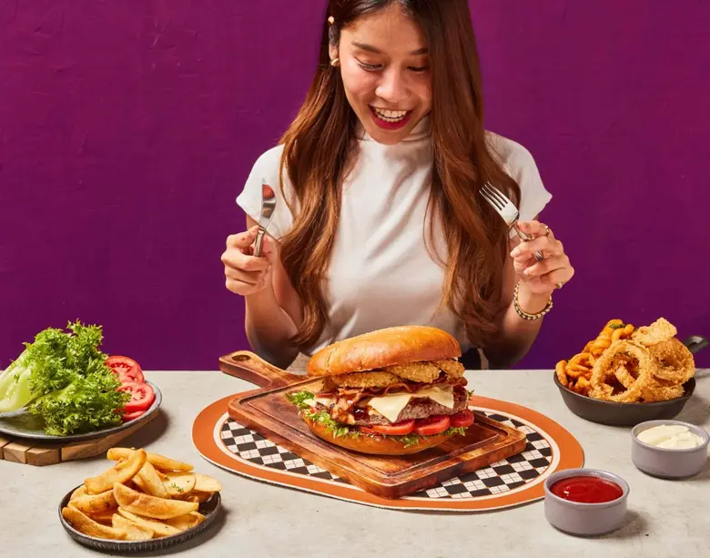 Giant Burger Feast and Challenge Await at Greenhouse Restuarant, Avani Sukhumvit Bangkok Hotel