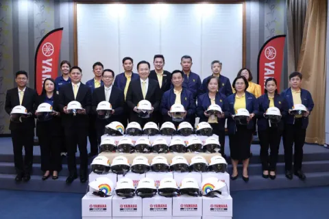 ยามาฮ่าฉลองครบรอบ 60 ปี เดินหน้าเสริมความปลอดภัยส่งต่อหมวกกันน็อกขนาดเล็ก 300 ใบให้กับ สมอ. เพื่อนำไปแจกจ่ายให้กับประชาชนเสริมสร้างความปลอดภัย ลดการสูญเสีย