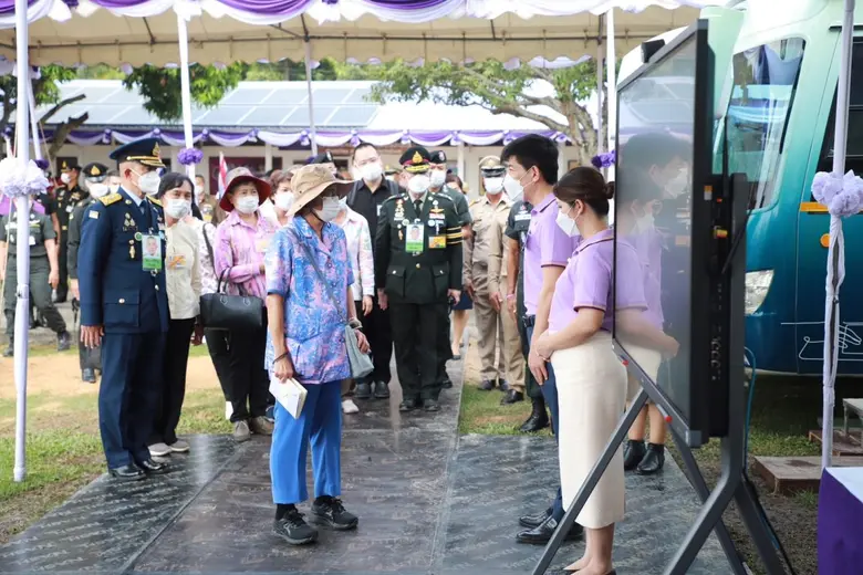 หัวเว่ย ประเทศไทย น้อมเกล้าน้อมกระหม่อมถวายอุปกรณ์เทคโนโลยีห้องเรียนอัจฉริยะ พร้อมนำโครงการดิจิทัลบัสสู่สุรินทร์ มุ่งลดความเหลื่อมล้ำด้านการศึกษาในพื้นที่ถิ่นทุรกันดาร