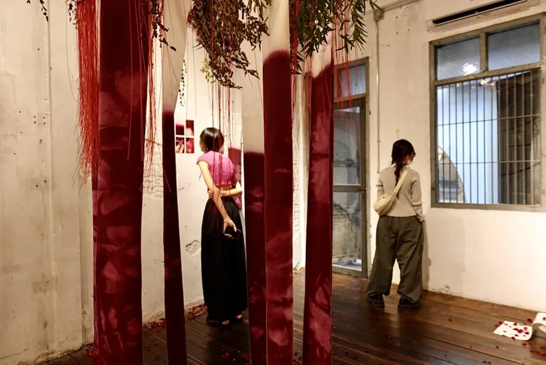 "Blossoms of Embrace: The Cycle of Self-Acceptance" - Suvisit Rakprayoon - Artist