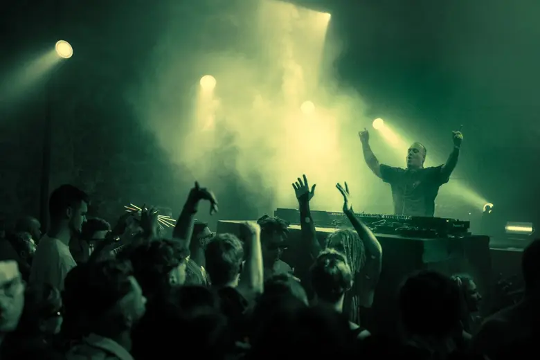 From Berlin to Bangkok! Kenny &amp; Light Serve You The Techno Blast From Germany.