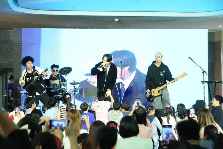 LDC ร่วมกับ "ฮาย-เซน Paper Planes" จัด Meet & Greet สุดฟินให้กับเด็กๆ ผู้โชคดี ในโครงการ "แปรงเล็กๆ เพื่อเด็กฟันดี"