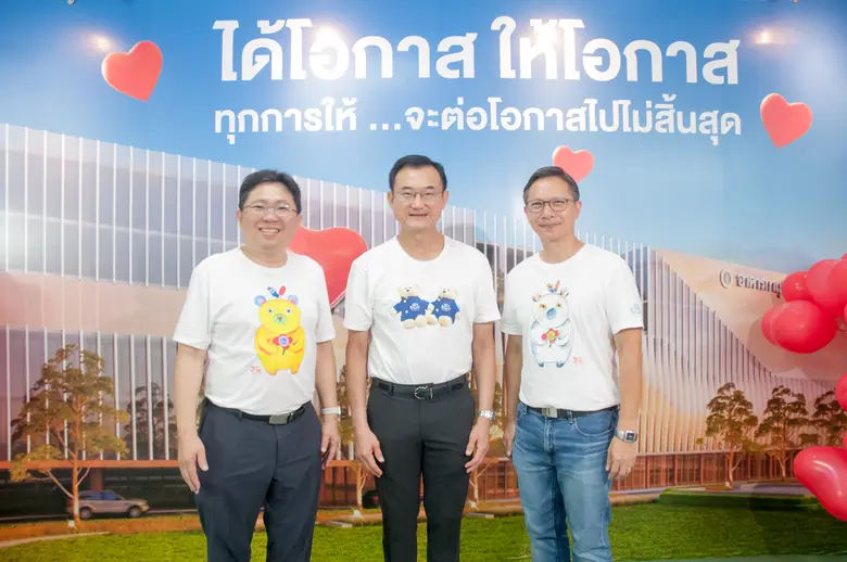 "ศิริราช-กาญจนา x ห่านคู่" เปิดตัวเสื้อยืดโครงการ "Pay it Forward: จากลายเส้น…สู่โอกาสใหม่" ระดมทุนสร้างอาคารหอผู้ป่วยใน ศูนย์การแพทย์กาญจนาภิเษก