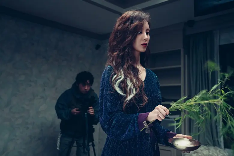 "จากไอดอลสู่หมอผี! ซอฮยอนฟาดหนัก เสิร์ฟความเดือด Holy Night: Demon Hunters คนต่อยผี 8 พ.ค.นี้"