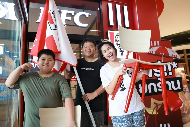 โปรคุ้มจนห้างแตก! KFC ประเทศไทย ยกทัพความสนุกและคุ้มค่าสุด กับกิจกรรม 'โปรอิ่มคุ้มที่สุดที่คุณเคยเจอ' ลูกค้าแห่ร่วมสนุกกว่า 1,000 คน